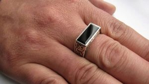 Мушки прстен на средњем прсту: шта то значи и ко га носи?