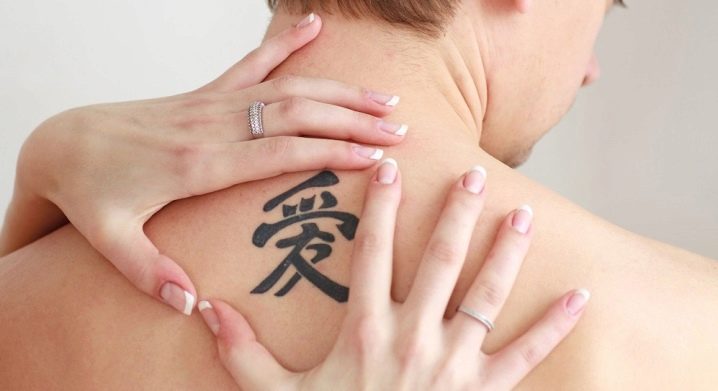 Све о мушким тетоважама у облику хијероглифа