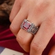 Златни мушки прстенови са рубином: шта су они и како се бринути?